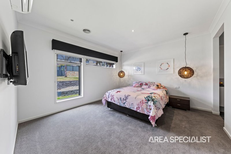 Photo - 3 Corymbia Promenade, Pakenham VIC 3810 - Image 3