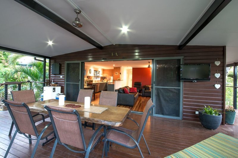 Photo - 3 Coryule Place, Cannonvale QLD 4802 - Image 4