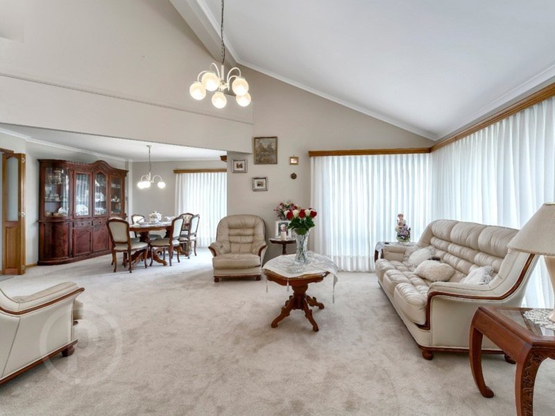 Photo - 3 Cosmos Place, Bridgeman Downs QLD 4035 - Image 3