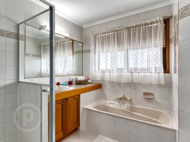 Photo - 3 Cosmos Place, Bridgeman Downs QLD 4035 - Image 15