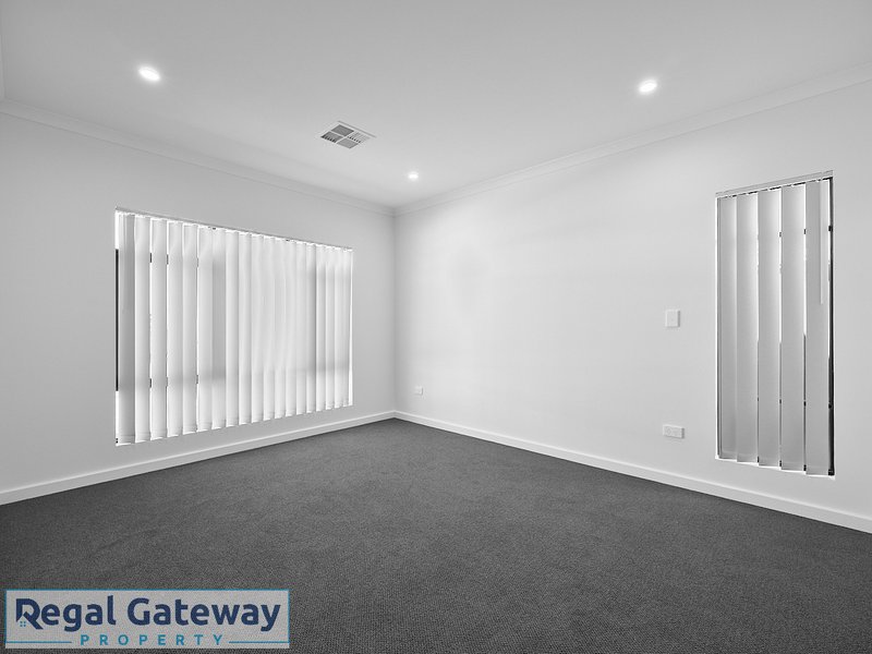 Photo - 3 Couloir Street, Treeby WA 6164 - Image 3