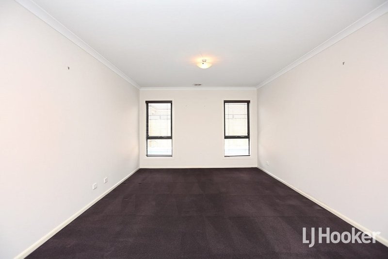 Photo - 3 Cowan Parkway, Point Cook VIC 3030 - Image 5