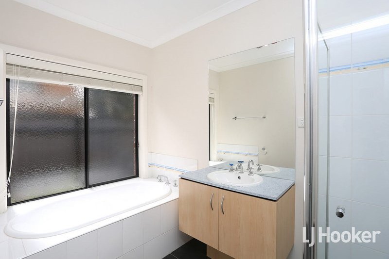 Photo - 3 Cowan Parkway, Point Cook VIC 3030 - Image 10