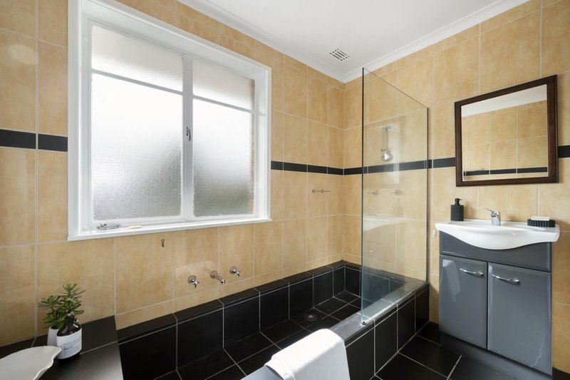 Photo - 3 Coxen Street, Hughes ACT 2605 - Image 12