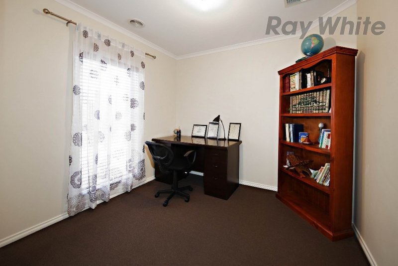 Photo - 3 Craig Close, Truganina VIC 3029 - Image 4