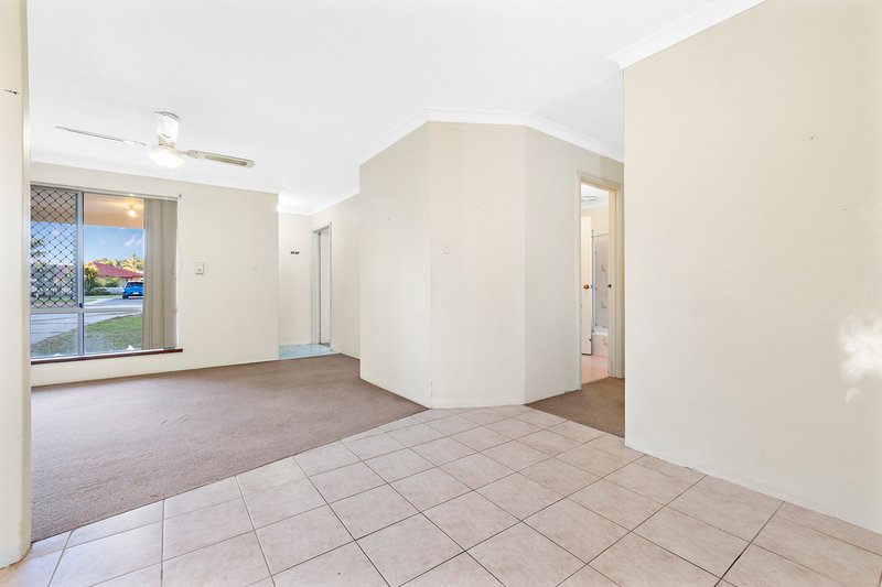 Photo - 3 Crane Glen, Ballajura WA 6066 - Image 6