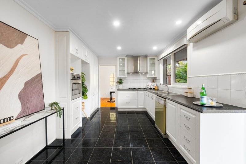 Photo - 3 Crawley Court, Vermont South VIC 3133 - Image 6