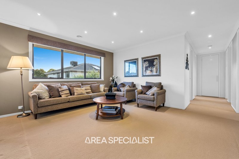 Photo - 3 Crepe Avenue, Cranbourne West VIC 3977 - Image 13