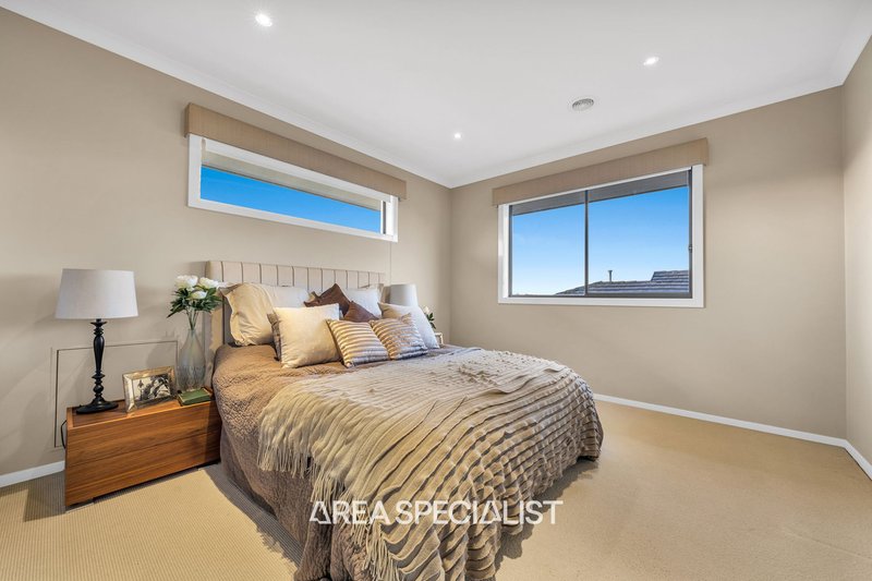 Photo - 3 Crepe Avenue, Cranbourne West VIC 3977 - Image 16