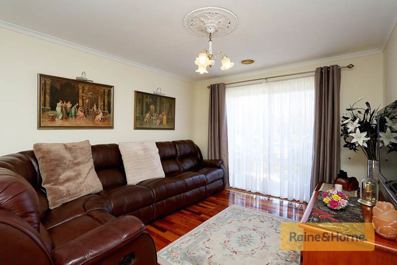 Photo - 3 Crespin Place, Roxburgh Park VIC 3064 - Image 2