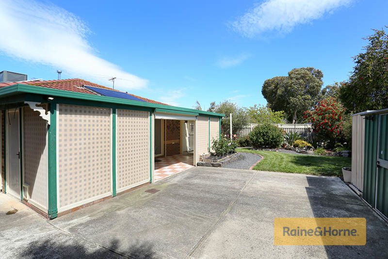 Photo - 3 Crespin Place, Roxburgh Park VIC 3064 - Image 9