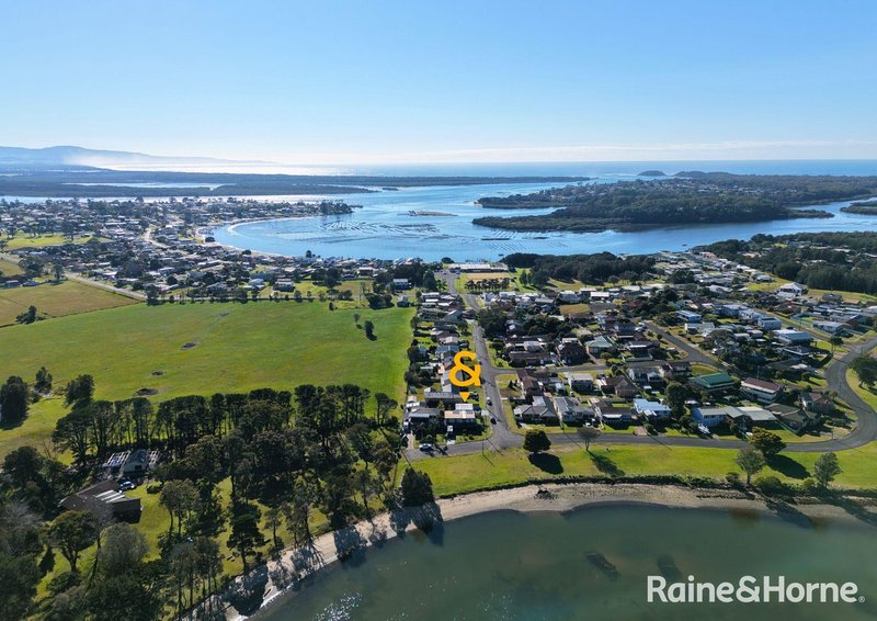 Photo - 3 Crookhaven Drive, Greenwell Point NSW 2540 - Image 2