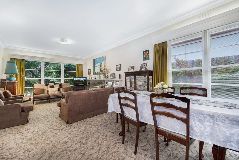 Photo - 3 Crown Street, Glen Waverley VIC 3150 - Image 3