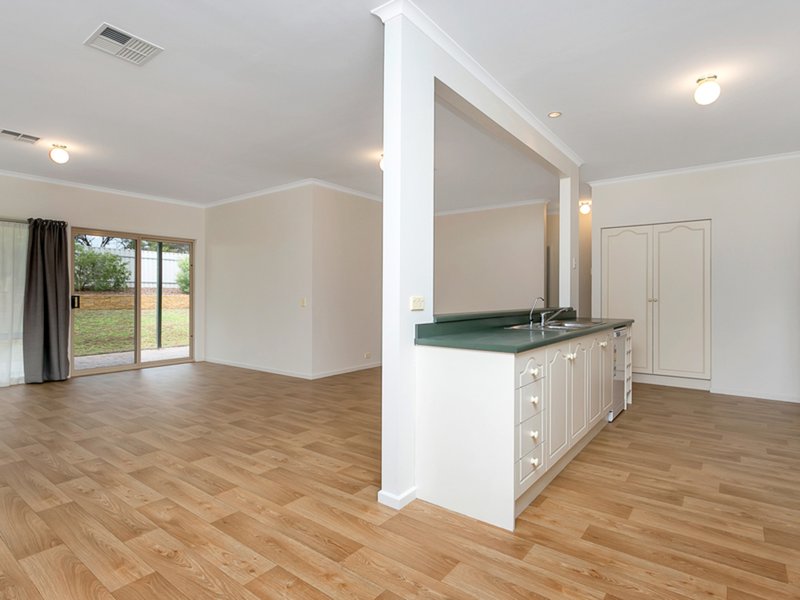 Photo - 3 Crowsnest Place, Seaford Rise SA 5169 - Image 4