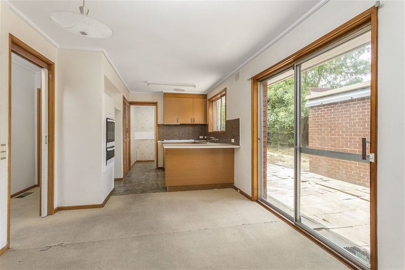 Photo - 3 Crusader Crescent, Glen Waverley VIC 3150 - Image 3