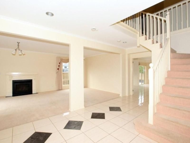 Photo - 3 Crystal Court, Point Cook VIC 3030 - Image 2