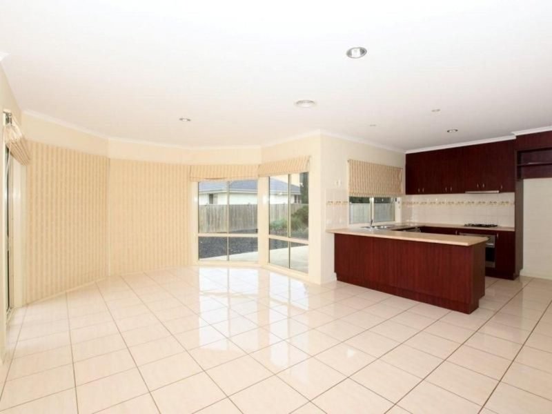 Photo - 3 Crystal Court, Point Cook VIC 3030 - Image 3