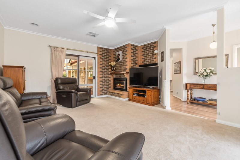 Photo - 3 Cuneata Close, Langwarrin VIC 3910 - Image 4