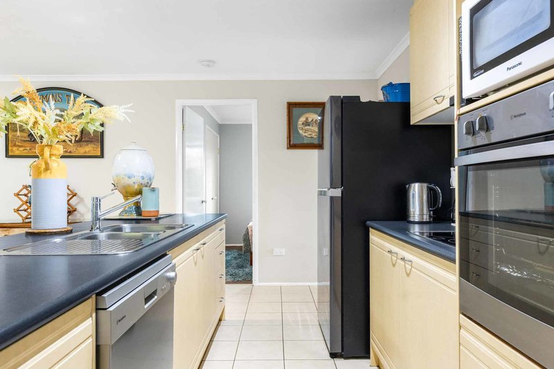 Photo - 3 Currawong Drive, Highfields QLD 4352 - Image 3