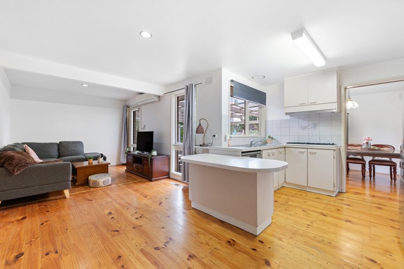 Photo - 3 Custer Grove, Bayswater North VIC 3153 - Image 4