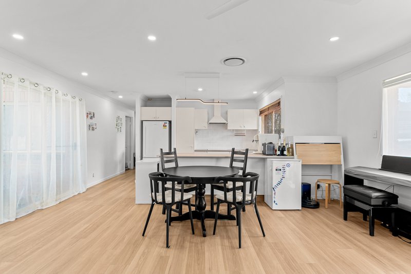 Photo - 3 Daffodil Place, Runcorn QLD 4113 - Image 3