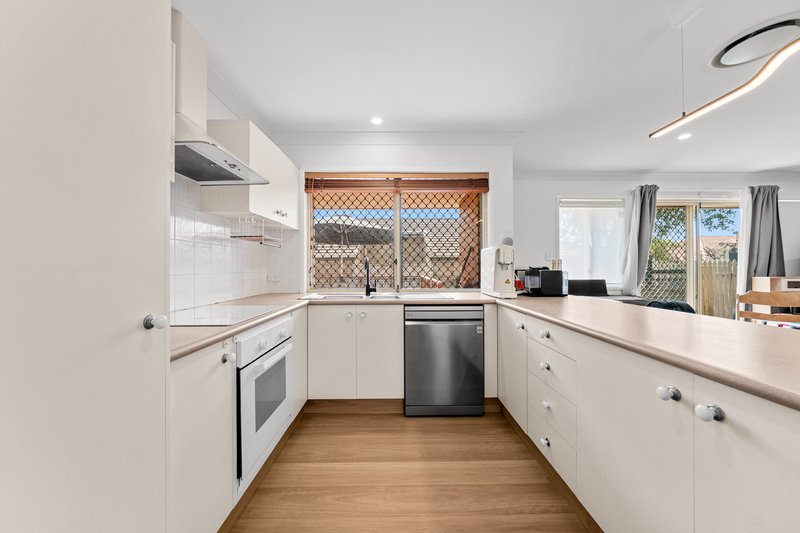 Photo - 3 Daffodil Place, Runcorn QLD 4113 - Image 4