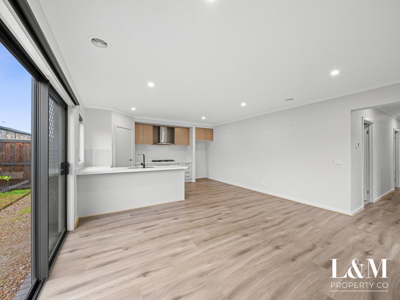 Photo - 3 Daisy Drive, Donnybrook VIC 3064 - Image 6