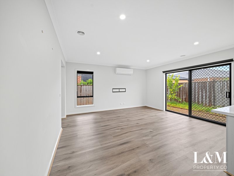 Photo - 3 Daisy Drive, Donnybrook VIC 3064 - Image 7