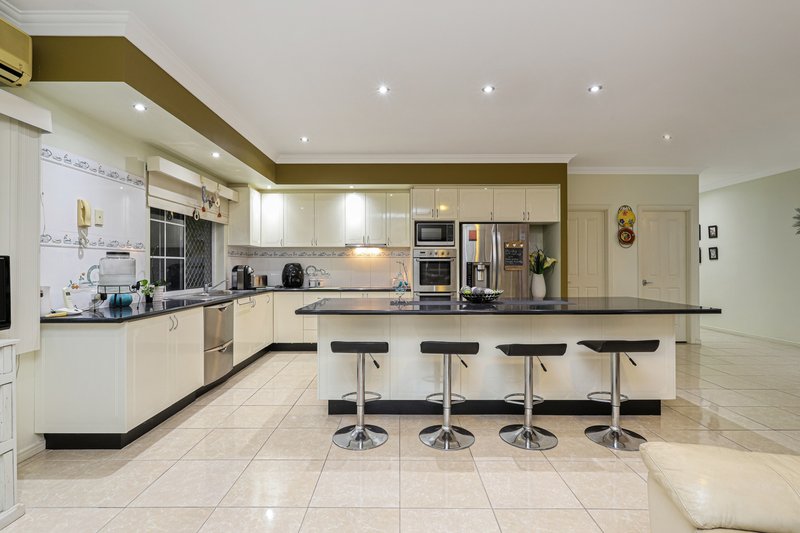 Photo - 3 Dale Court, Upper Kedron QLD 4055 - Image 3