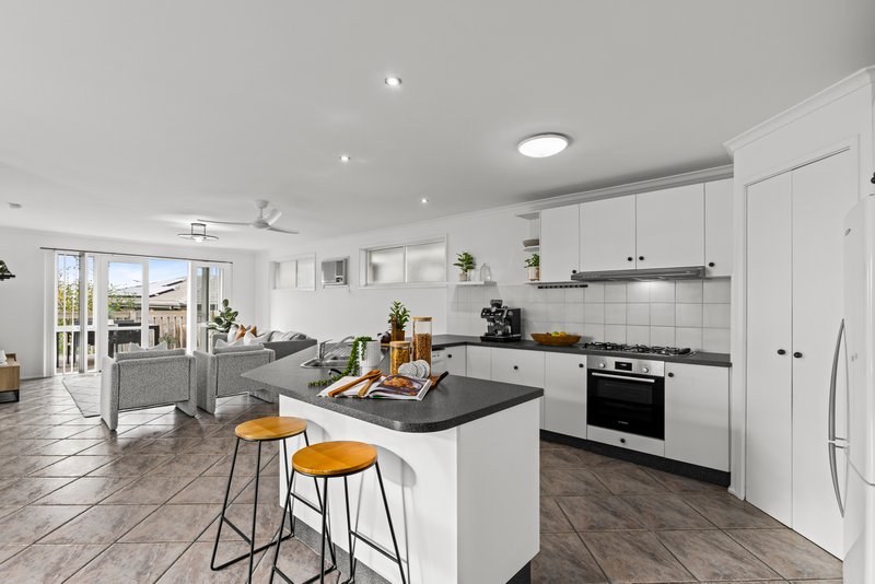 Photo - 3 Dalyston Street, Grovedale VIC 3216 - Image 3