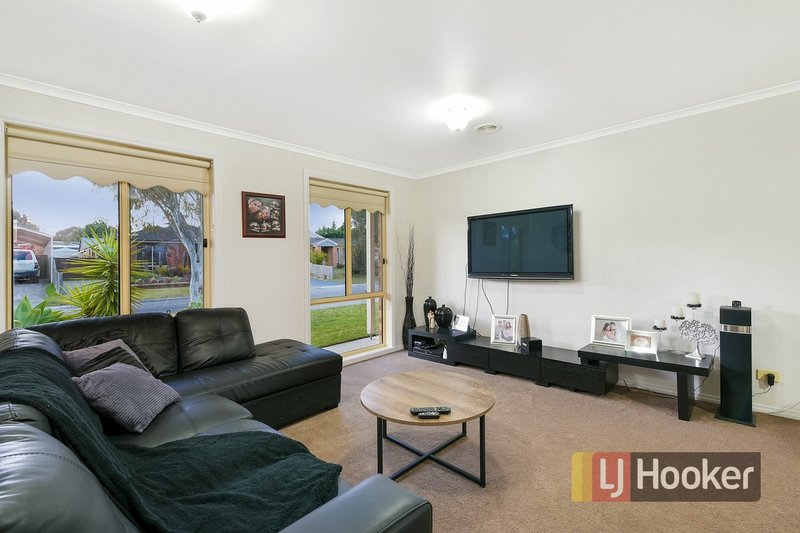 Photo - 3 Darvell Court, Pakenham VIC 3810 - Image 3