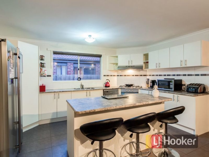 Photo - 3 Day Place, Hampton Park VIC 3976 - Image 2