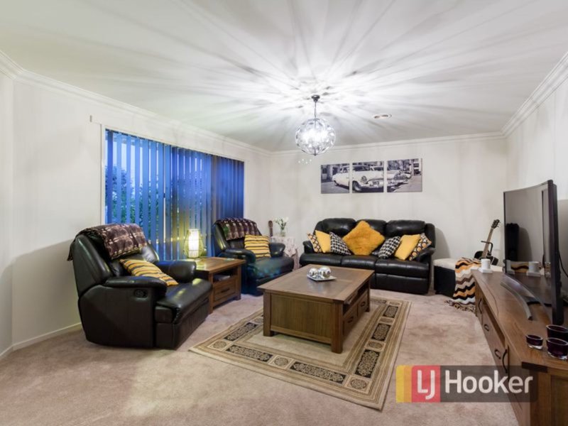 Photo - 3 Day Place, Hampton Park VIC 3976 - Image 5