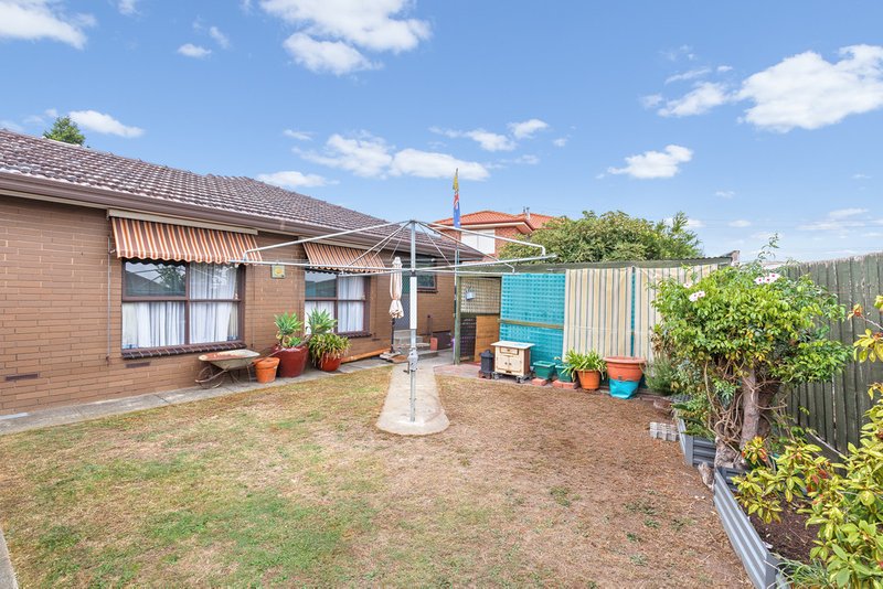 Photo - 3 Debra Court, Lalor VIC 3075 - Image 8