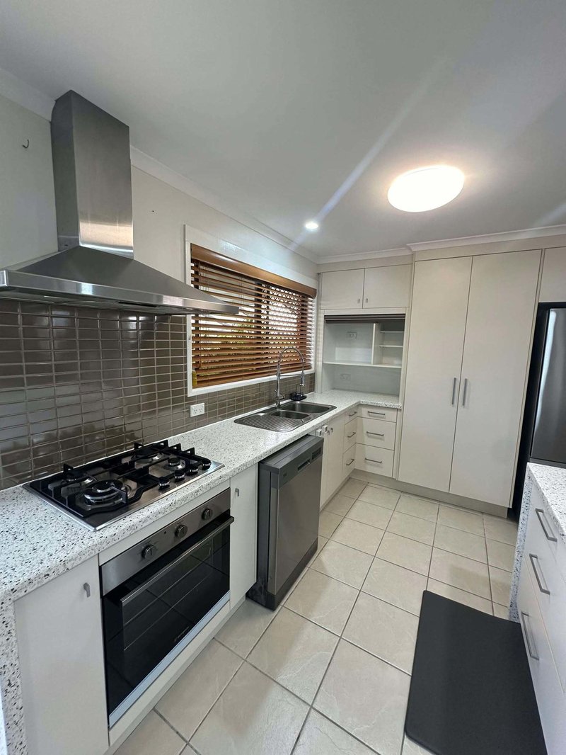 Photo - 3 Deegan Court, Avenell Heights QLD 4670 - Image 2