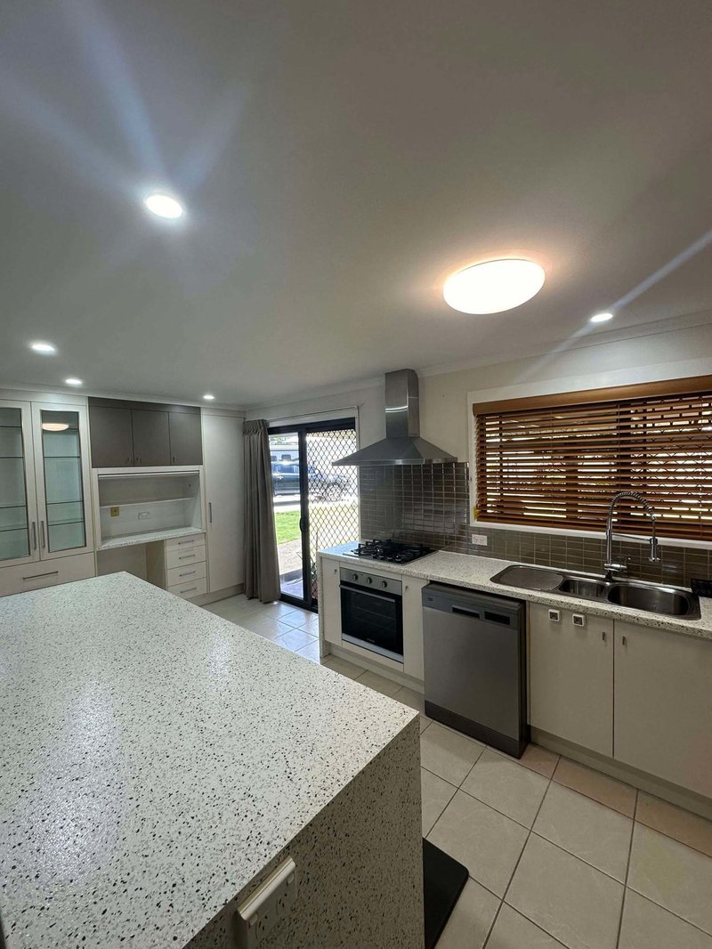 Photo - 3 Deegan Court, Avenell Heights QLD 4670 - Image 3