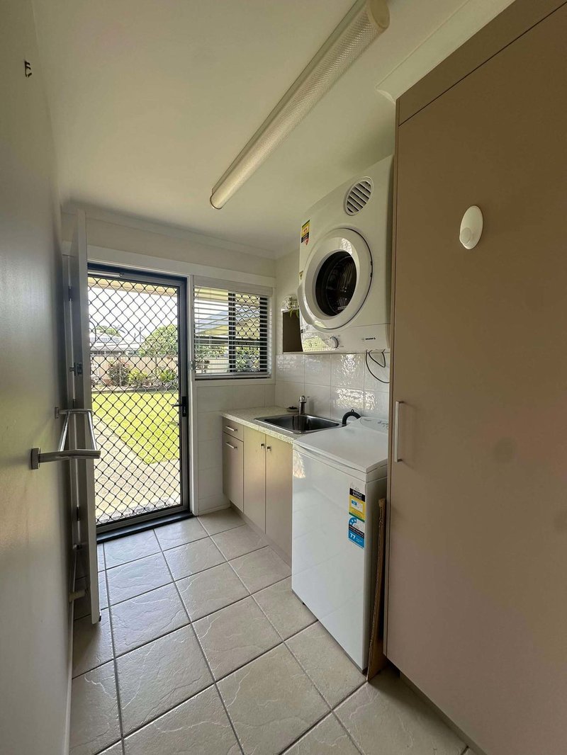 Photo - 3 Deegan Court, Avenell Heights QLD 4670 - Image 11