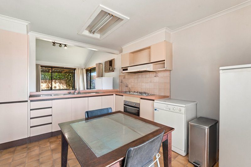 Photo - 3 Delage Close, Keilor Downs VIC 3038 - Image 4