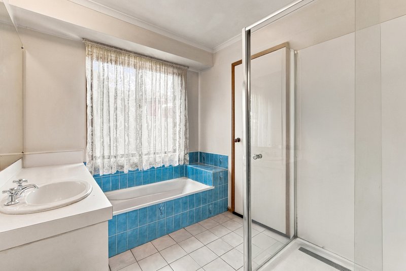 Photo - 3 Delage Close, Keilor Downs VIC 3038 - Image 6