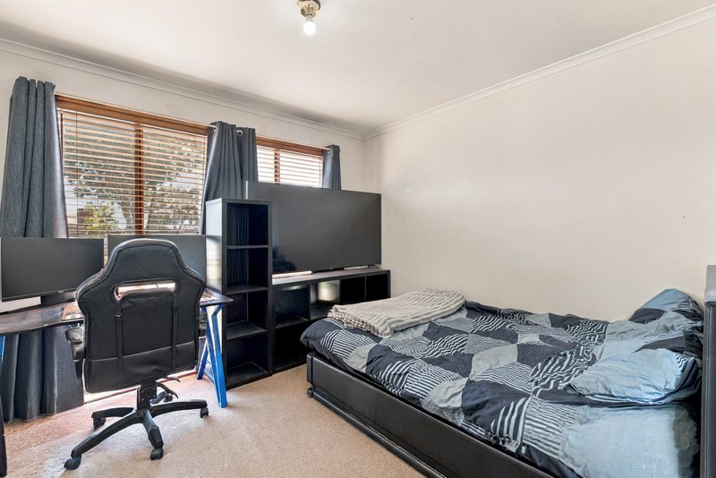Photo - 3 Delage Close, Keilor Downs VIC 3038 - Image 7