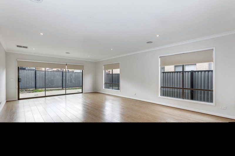 Photo - 3 Delaware Road, Craigieburn VIC 3064 - Image 4