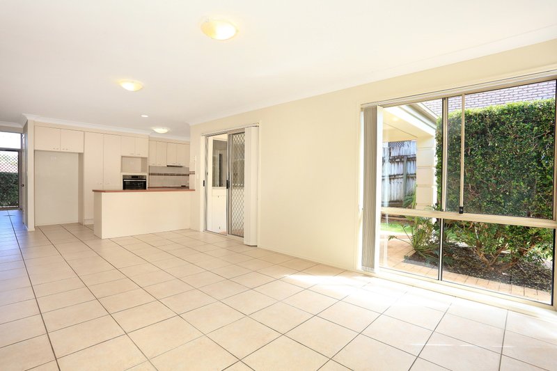 Photo - 3 Dellwood Circuit, Molendinar QLD 4214 - Image 5