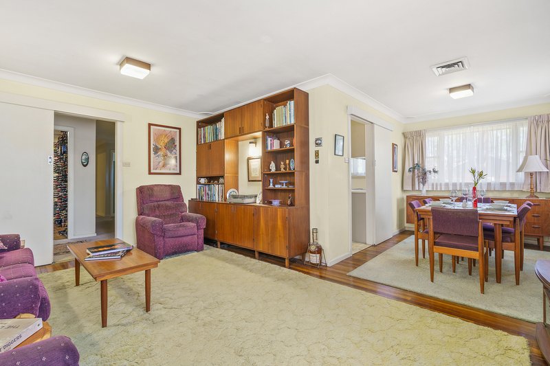 Photo - 3 Denise Crescent, Peakhurst NSW 2210 - Image 6