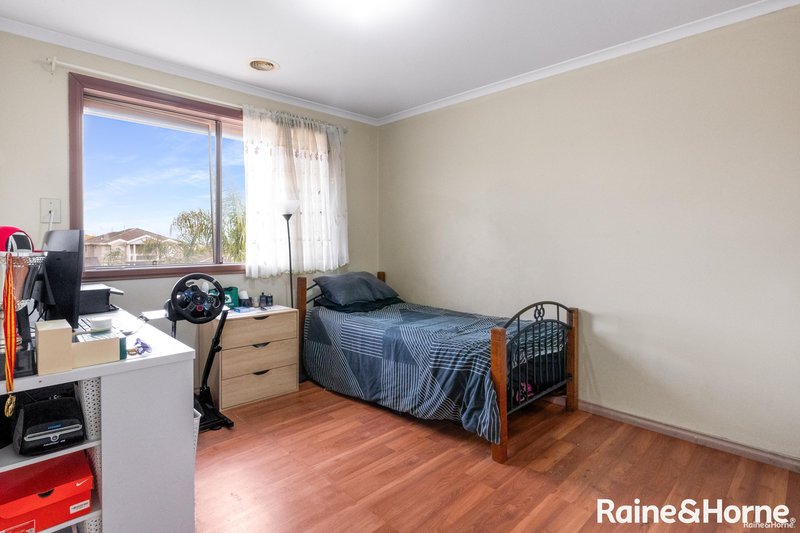 Photo - 3 Denison Place, Roxburgh Park VIC 3064 - Image 11