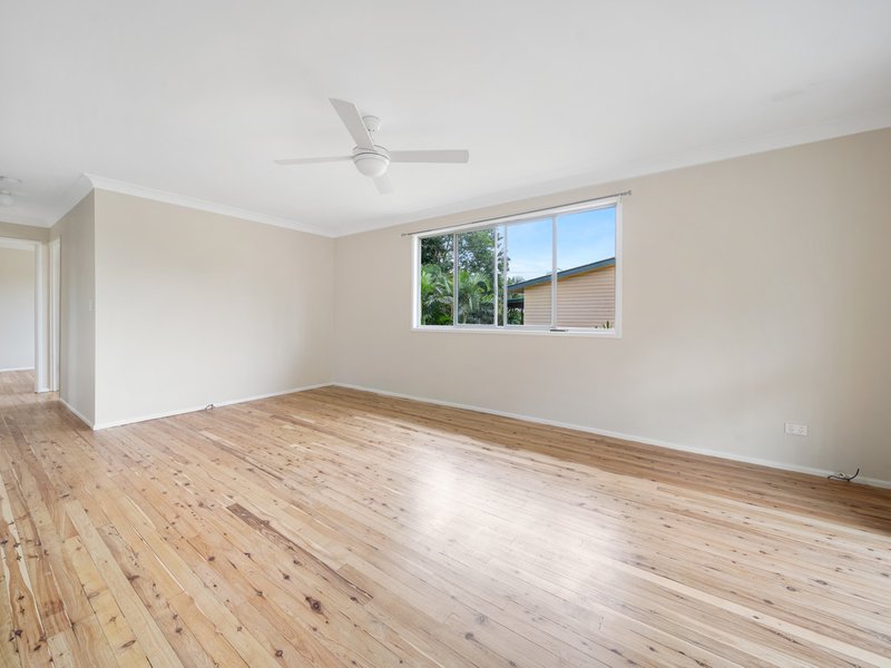 Photo - 3 Deodar Street, Woodridge QLD 4114 - Image 4