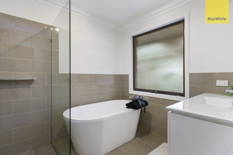 Photo - 3 Derwent Court, Berwick VIC 3806 - Image 4