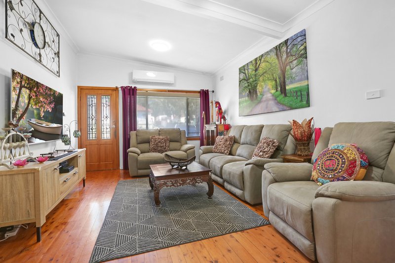 Photo - 3 Devon Road, Dapto NSW 2530 - Image 3