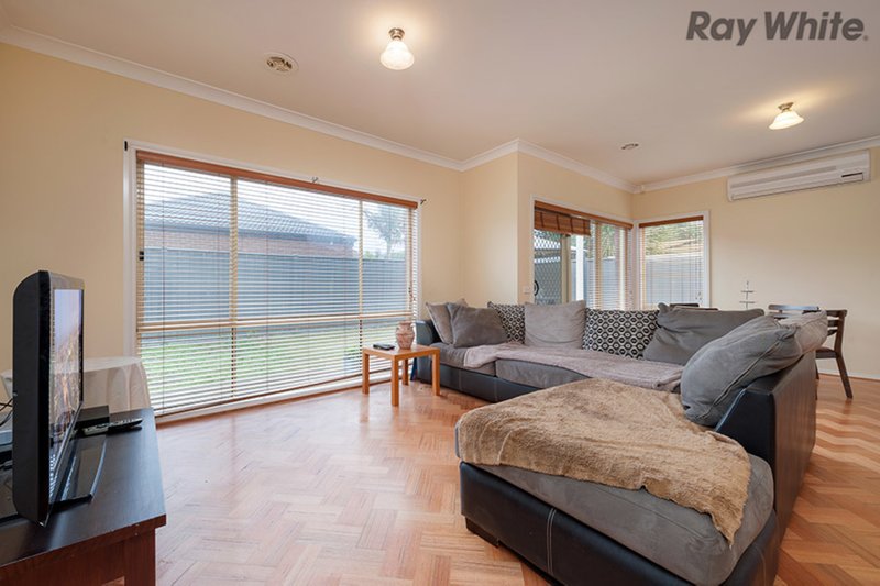 Photo - 3 Dickerson Way, Caroline Springs VIC 3023 - Image 3