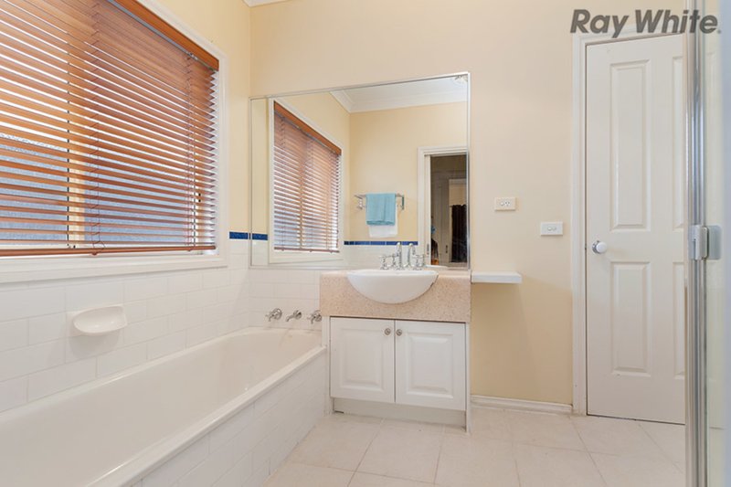 Photo - 3 Dickerson Way, Caroline Springs VIC 3023 - Image 6