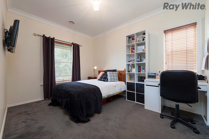 Photo - 3 Dickerson Way, Caroline Springs VIC 3023 - Image 7